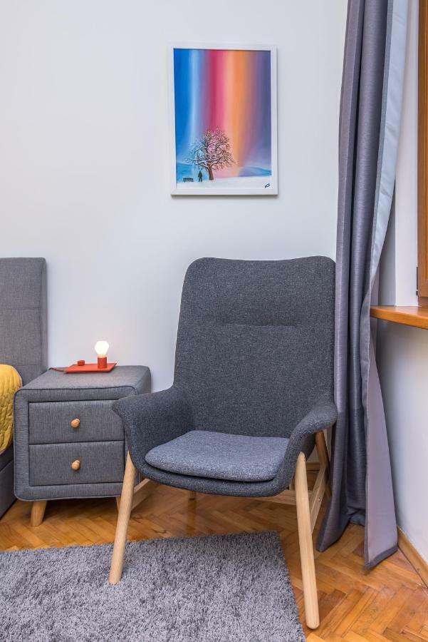 Designer & Luxurious, Business, One Bedroom In By Flat Mаnager
